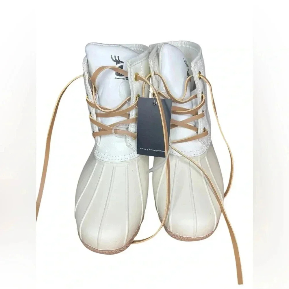 2/$30 Women’s sz 6 white and cream water boots new with tags
